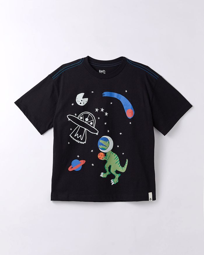 517876_0013_1-CAMISETA-SILK-ESPACIAL-BRILHA-NO-ESCURO